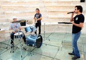 Müzik Tutkunu İmam Rock Grubu Kurdu!